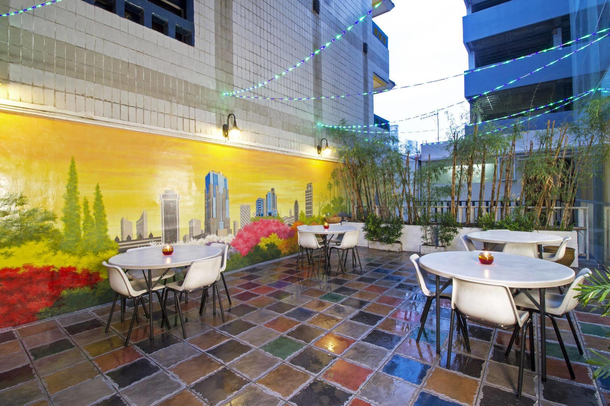 Reddoorz Premium @ Thamrin Kebon Sirih Hotel Jakarta Luaran gambar