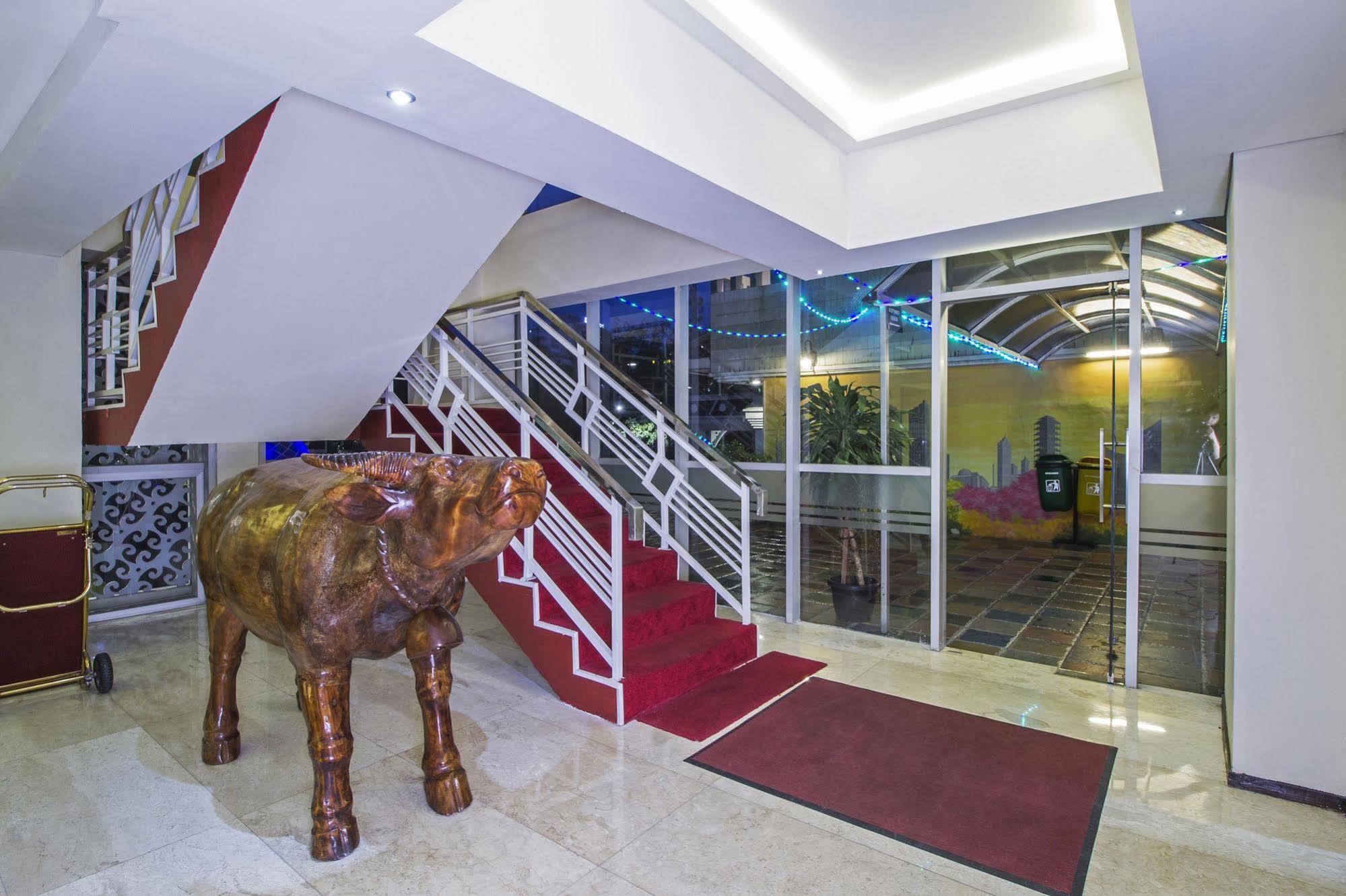 Reddoorz Premium @ Thamrin Kebon Sirih Hotel Jakarta Luaran gambar