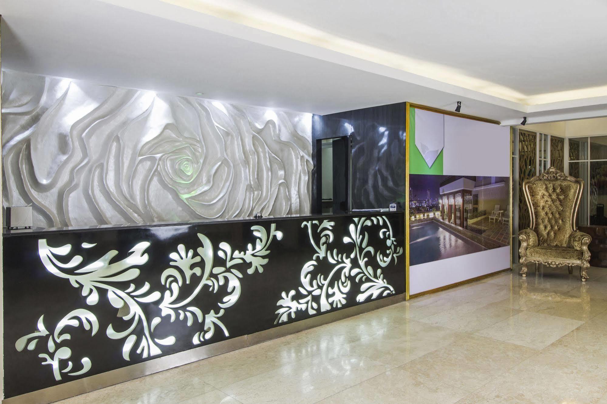Reddoorz Premium @ Thamrin Kebon Sirih Hotel Jakarta Luaran gambar