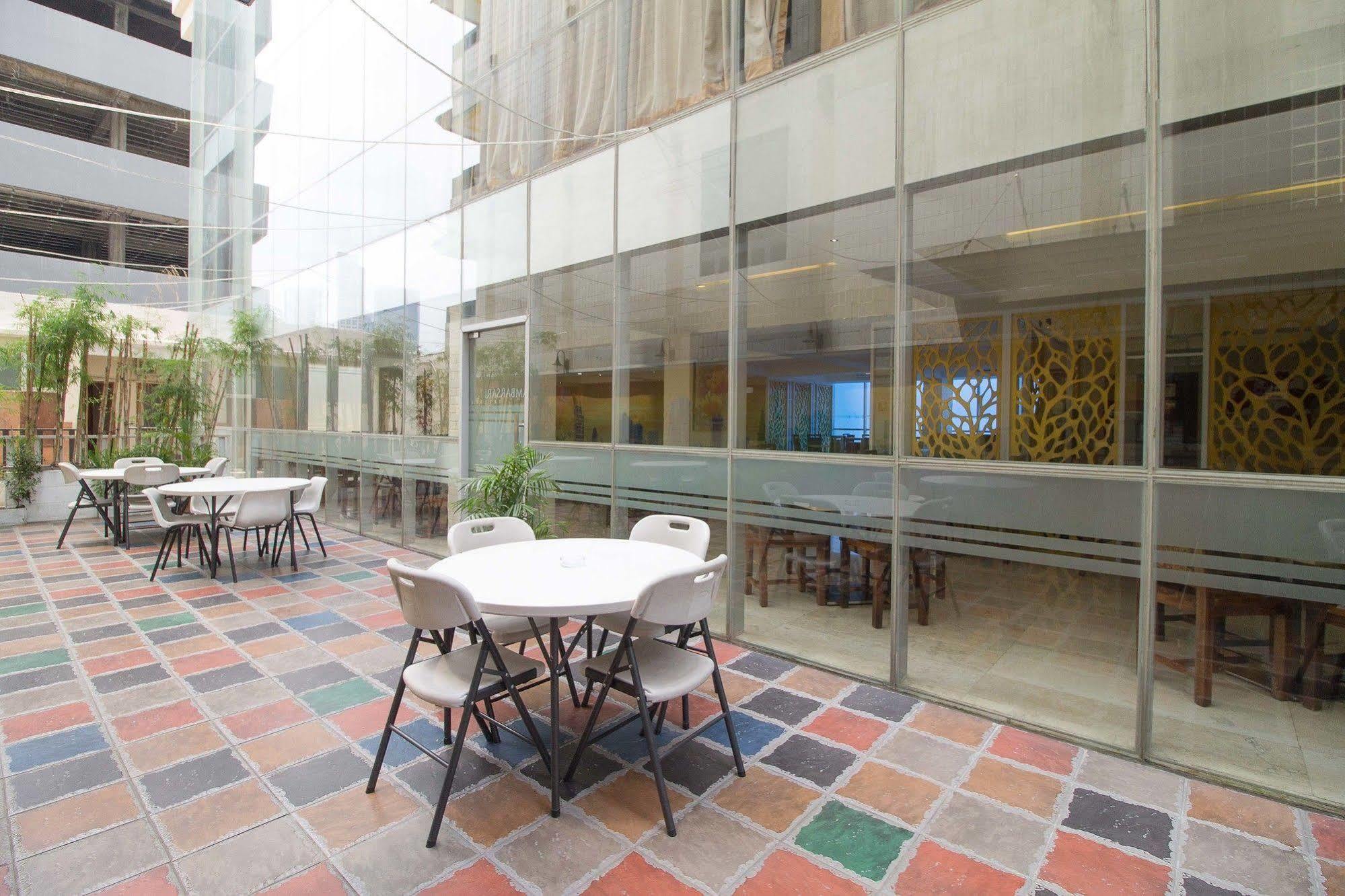 Reddoorz Premium @ Thamrin Kebon Sirih Hotel Jakarta Luaran gambar