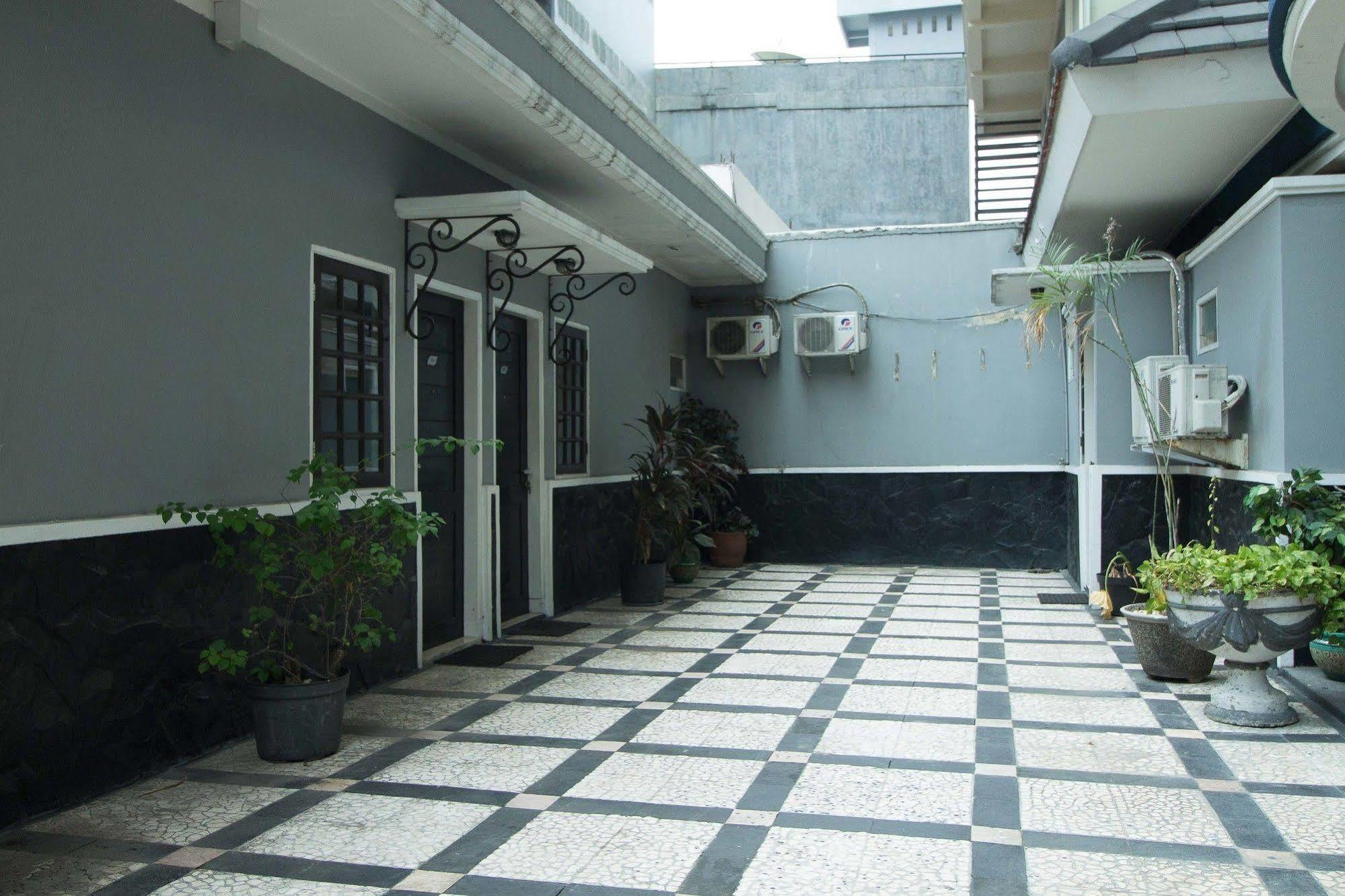 Reddoorz Premium @ Thamrin Kebon Sirih Hotel Jakarta Luaran gambar