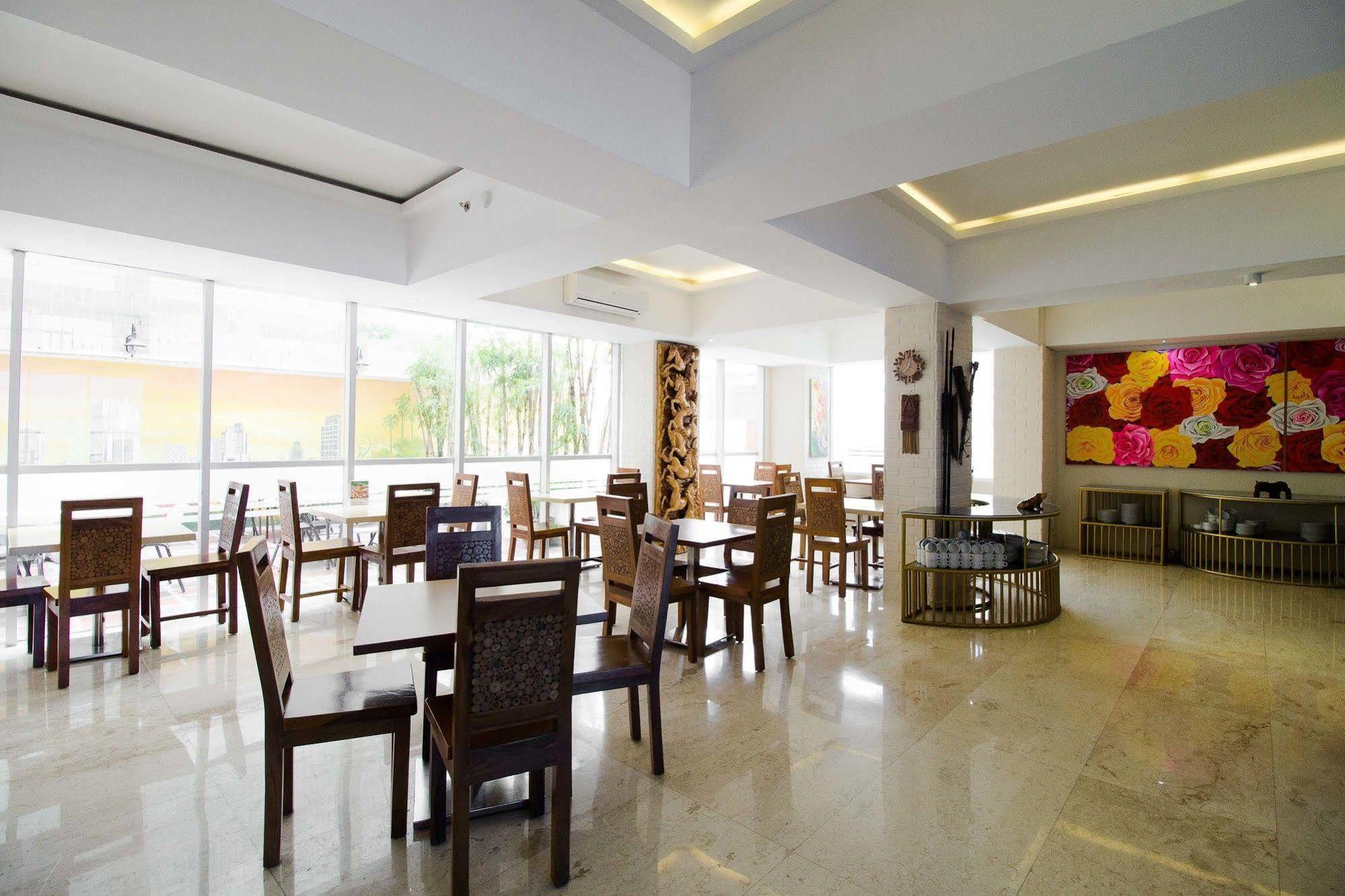 Reddoorz Premium @ Thamrin Kebon Sirih Hotel Jakarta Luaran gambar